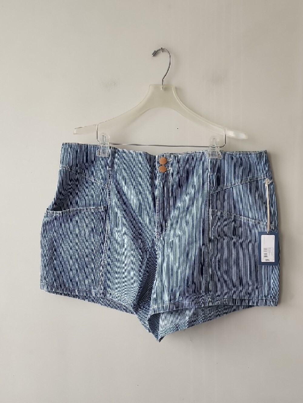 Universal Thread Blue and White Striped High-Waist Women’s Shorts - Picture 8 of 9